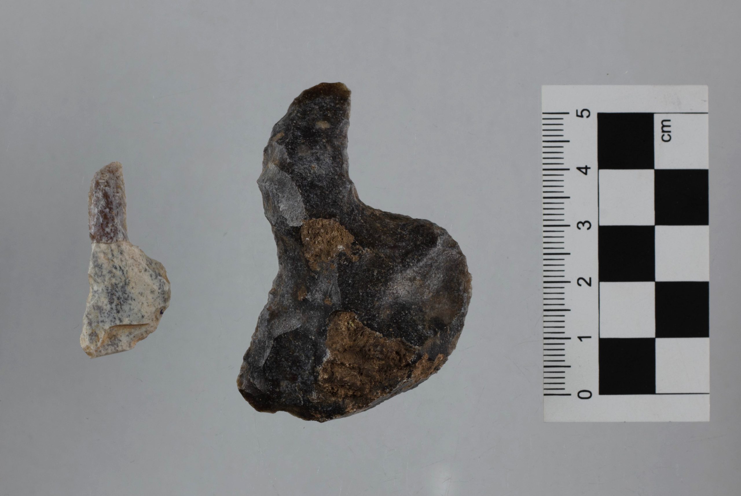 Figurki ze stan. Wilczyce 10. Figurka na prawo-nr inw.16418; figurka na lewo-nr inw. W/3888 oraz 64